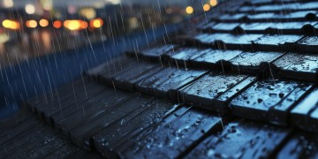 顶楼漏雨找物业管用吗？
